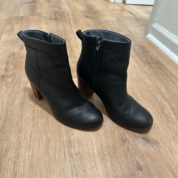 TOMS | Women's Black Leather Lunata Mid Block Heeled Ankle Boots - Picture 4 of 8